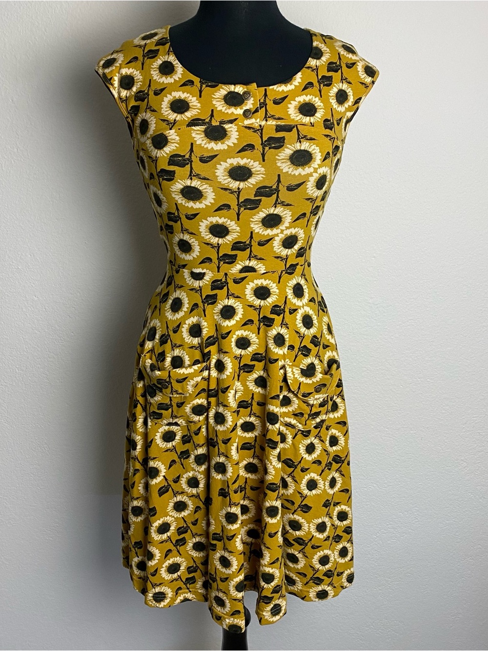 Effie’s Heart Cap Sleeve Fit & Flare Dress XS Yellow White Sunflower